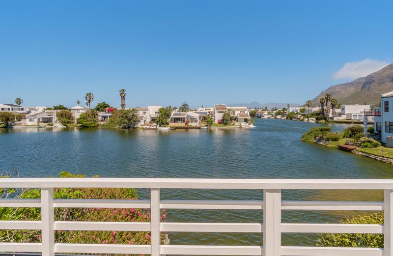 3 Bedroom Property for Sale in Marina Da Gama Western Cape